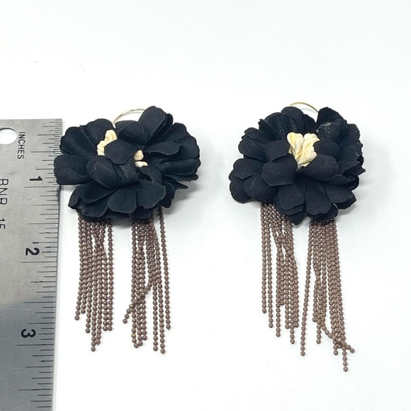 New Anthropologie Flower Chain Dangle Earrings - Picture 2 of 4
